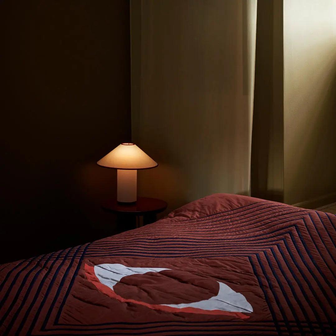 LuxeBeam™ Tischlampe – Elegante Design-Tischleuchte mit warmem Licht für stilvolle Räume