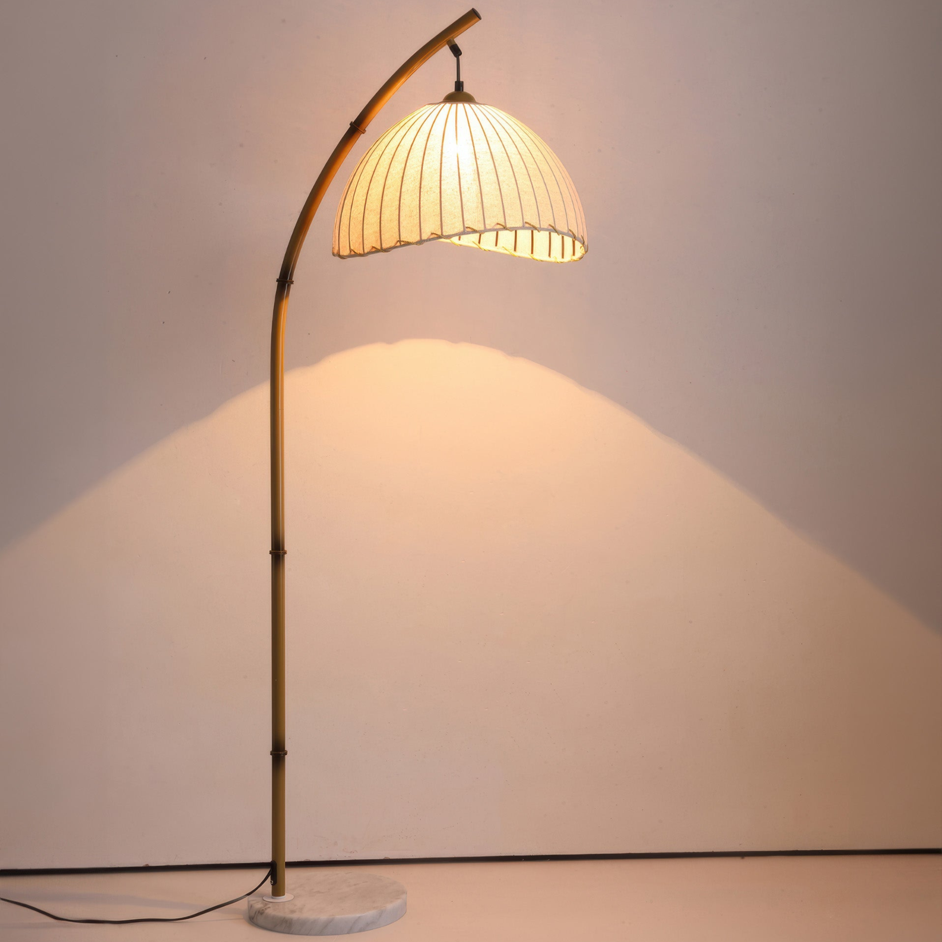 Lixan™ Retro Cultural Bamboo Floor Lamp – Design-Stehlampe aus Bambus mit Stoffschirm