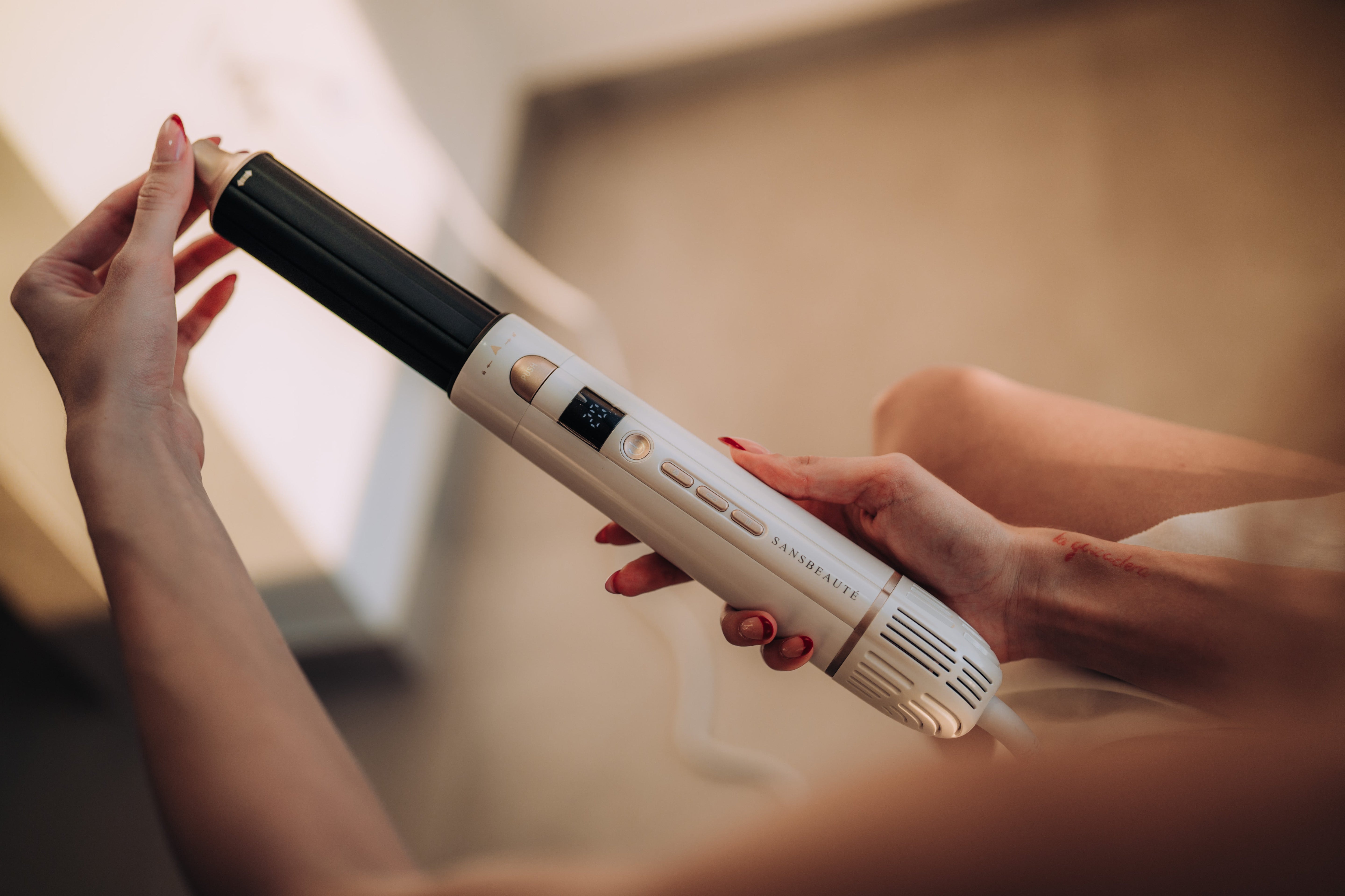 AirStyler Pro | 8-in-1 Haarstyling-Tool – Glätten, Locken & Volumen für Perfektes Haar