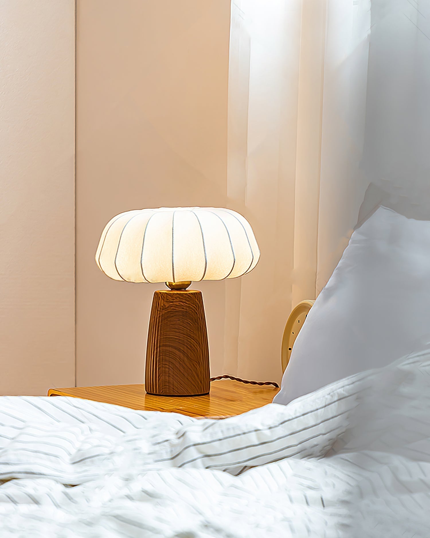 ShadeLuxe™ Tischlampe – Elegante Design-Tischleuchte aus Metall & Stoff für Wohnzimmer & Schlafzimmer