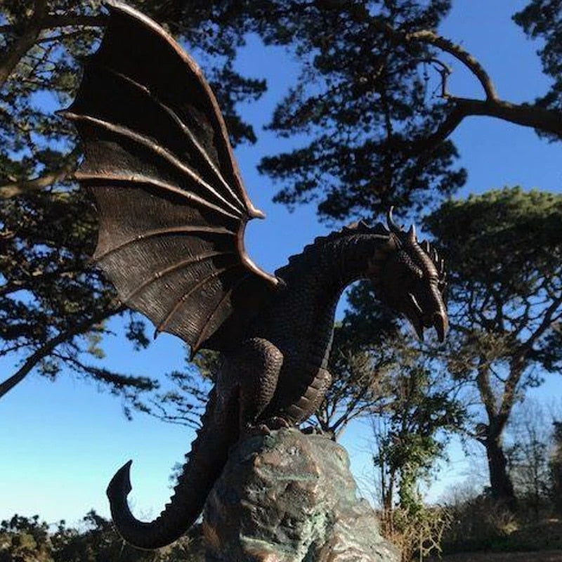 Draconis™ – Mystischer Drachen-Gartenbrunnen | Fantasie-Wasserskulptur für Garten & Terrasse - Less Goods