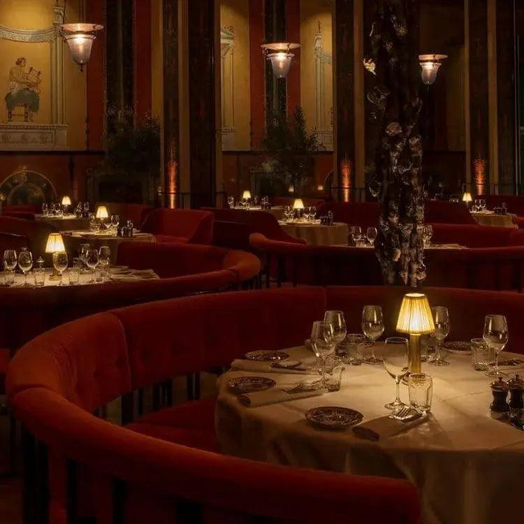 ShineBeam™ Kabellose LED Tischleuchte – Elegante Design-Lampe mit warmem Licht