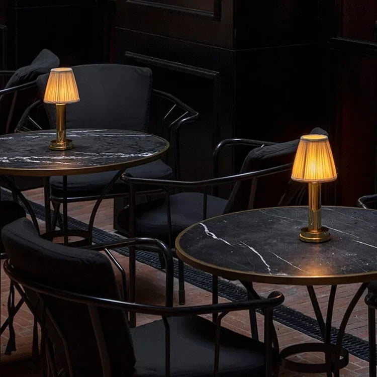 GleamGlow™ Kabellose Messing-Tischlampe – Moderne Design-Leuchte mit warmem LED-Licht