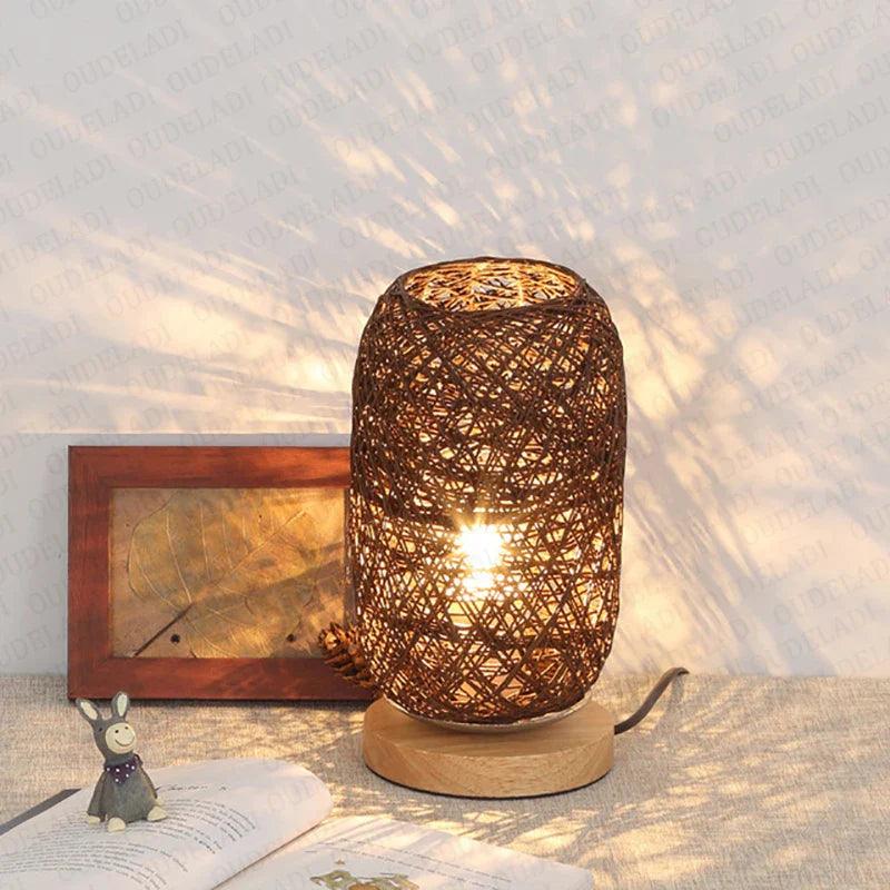 WoodLuxe™ – Natürliche Rattan Tischlampe im Boho- & Naturdesign