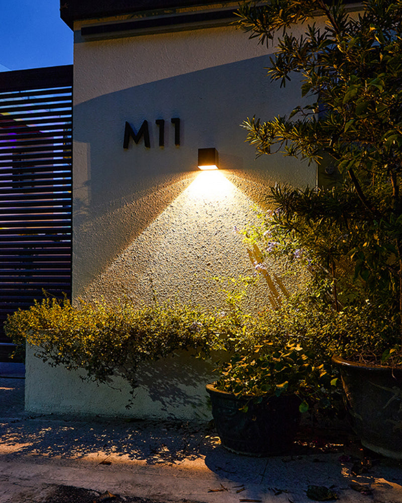 GlowBeam™ Outdoor Wall Lamp – Elegante Solar-Außenwandleuchte für stimmungsvolle Beleuchtung - Less Goods