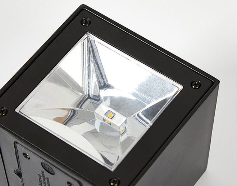 GlowBeam™ Outdoor Wall Lamp – Elegante Solar-Außenwandleuchte für stimmungsvolle Beleuchtung - Less Goods