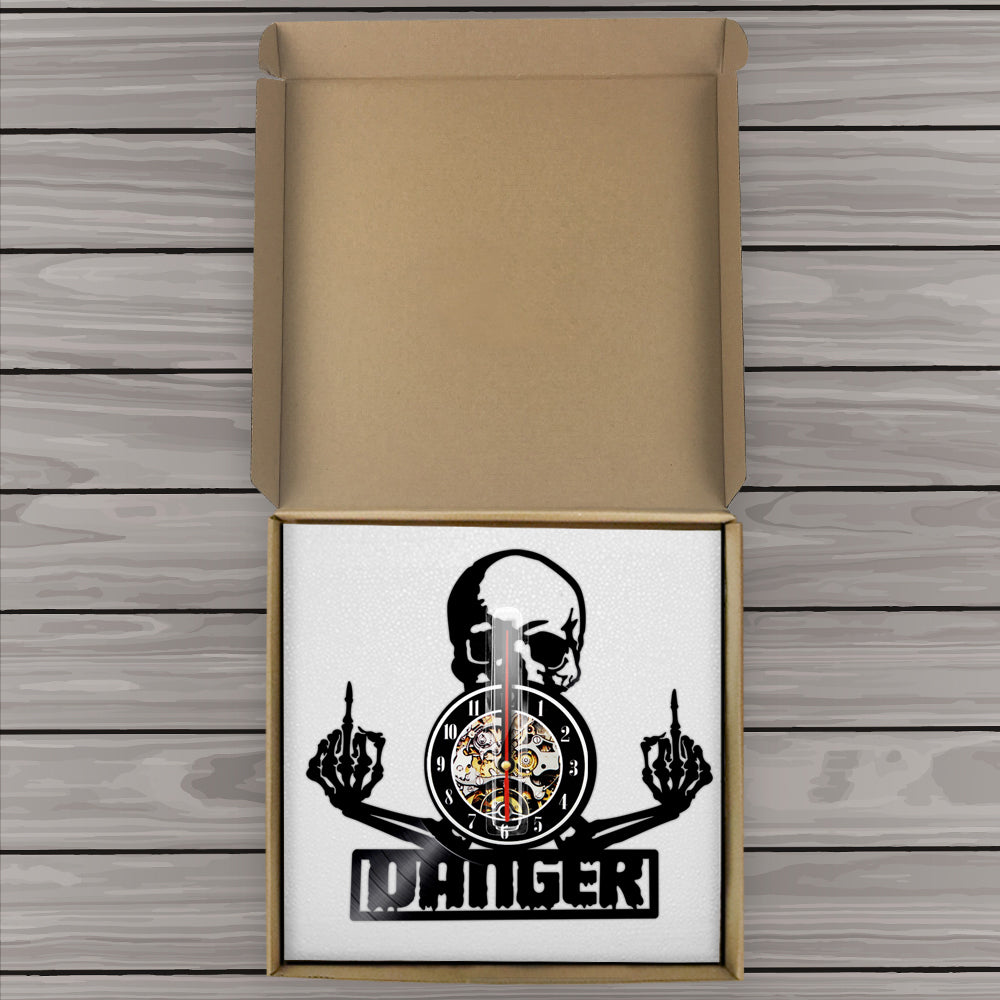 SkullVibe™ – Markante Vinyl-Wanduhr im Totenkopf-Design für moderne Wohnräume