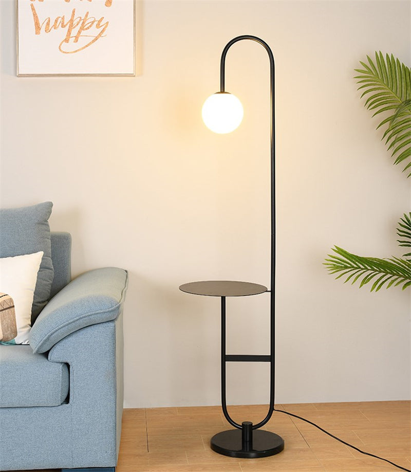 NordicGlow™ – Skandinavische Stehlampe mit integriertem Beistelltisch & LED-Dimmfunktion