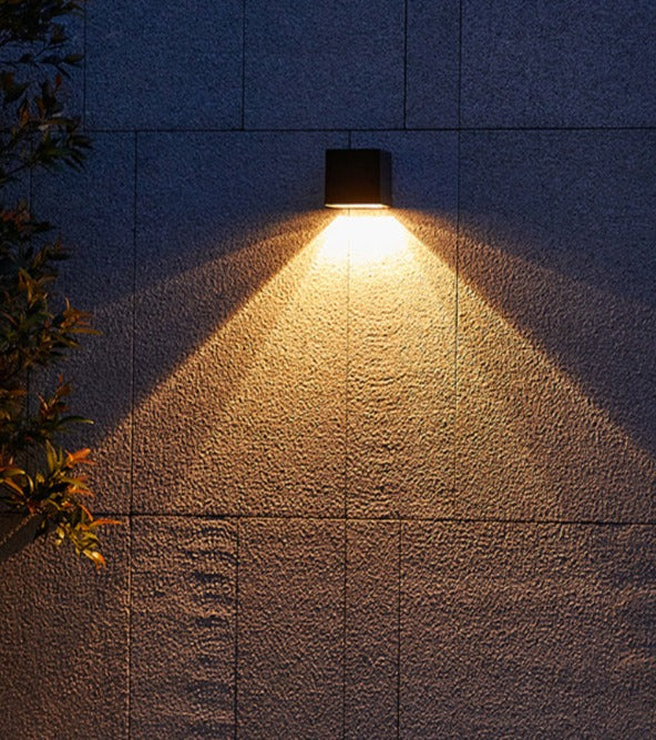 GlowBeam™ Outdoor Wall Lamp – Elegante Solar-Außenwandleuchte für stimmungsvolle Beleuchtung - Less Goods