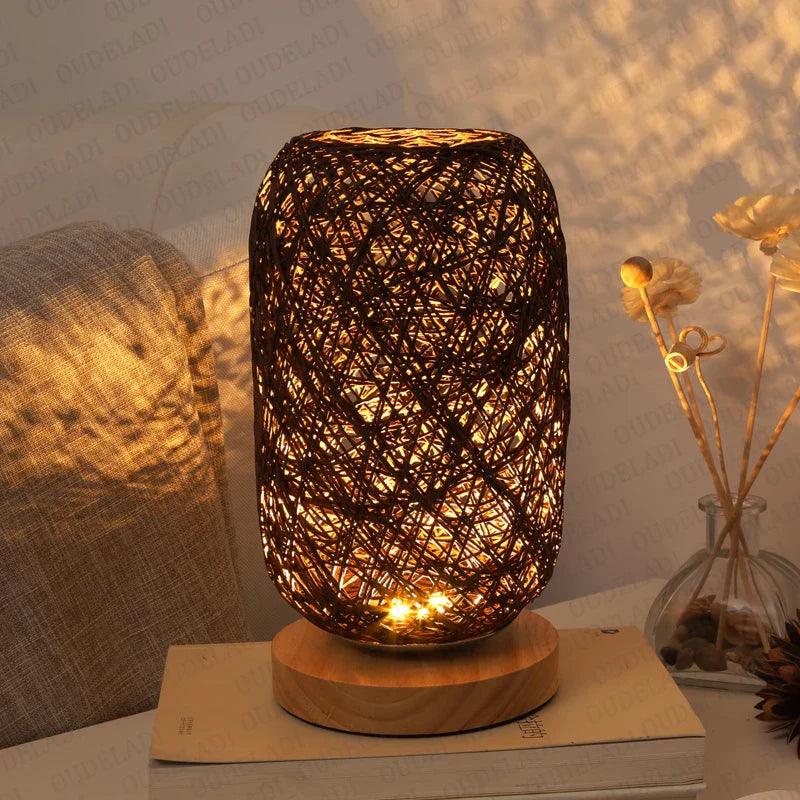 WoodLuxe™ – Natürliche Rattan Tischlampe im Boho- & Naturdesign