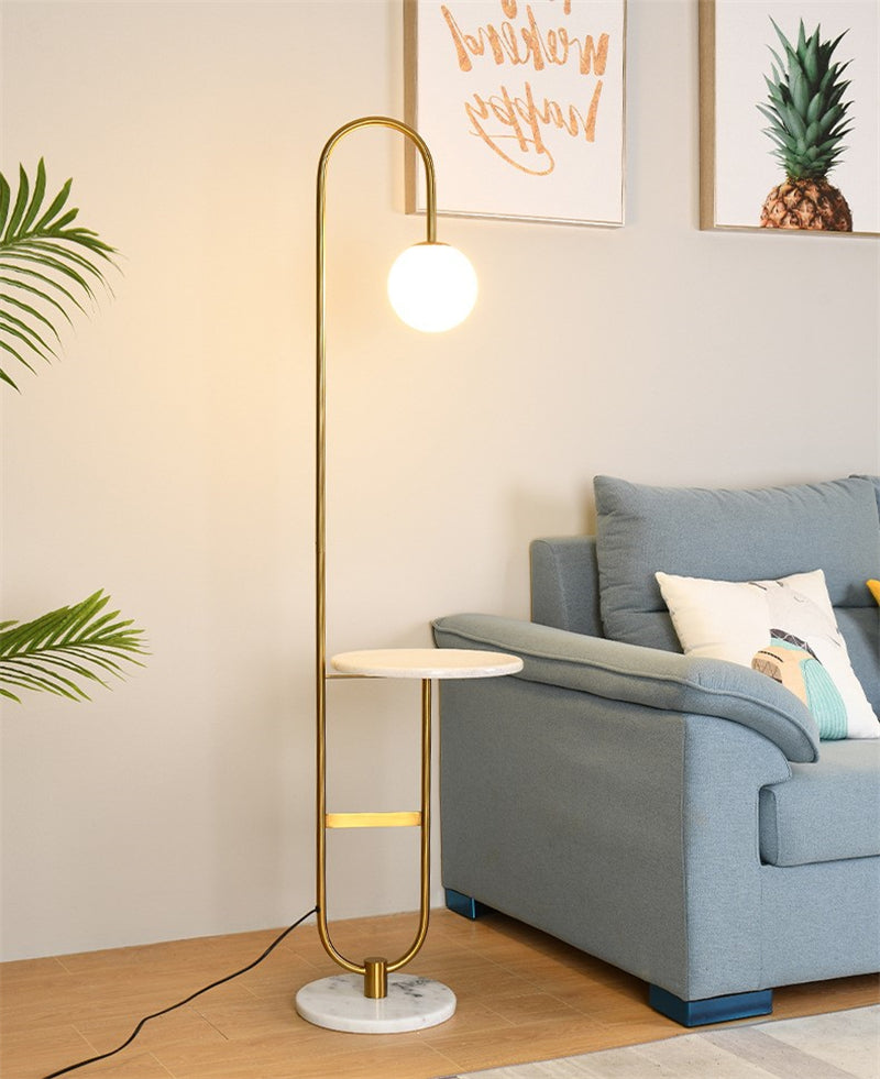 NordicGlow™ – Skandinavische Stehlampe mit integriertem Beistelltisch & LED-Dimmfunktion
