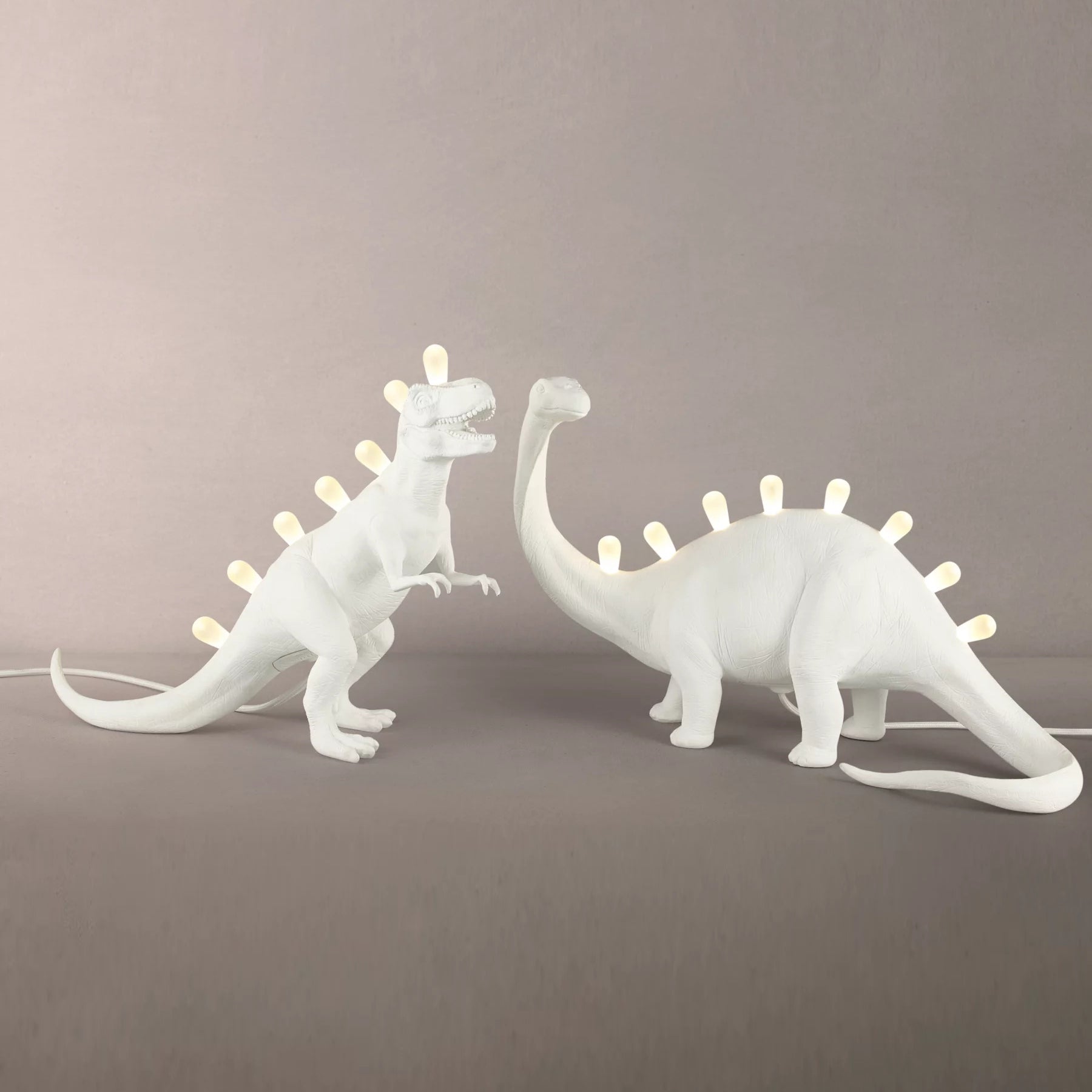 DinoLite™ Tischlampe – Kreative Design-Lampe mit beleuchtetem Dinosaurier-Rücken