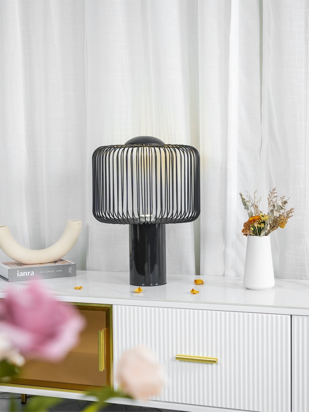 KeshiBeam™ Tischlampe – Elegante Design-Lampe mit schwarzem Marmorfuß & warmem Licht