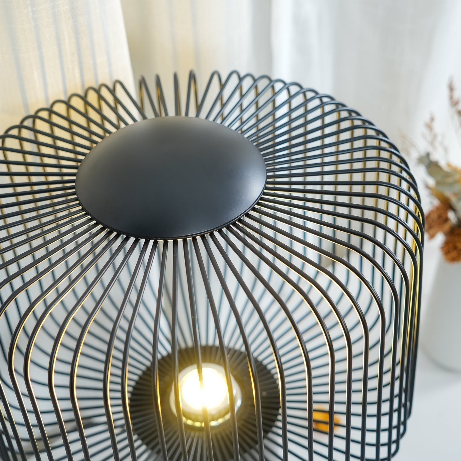 KeshiBeam™ Tischlampe – Elegante Design-Lampe mit schwarzem Marmorfuß & warmem Licht