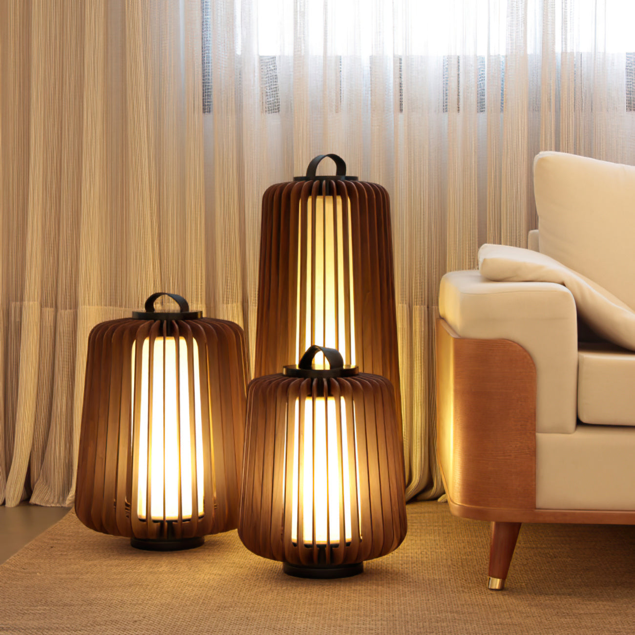 TimberGlow™ Legno Outdoor Tischleuchte – Wiederaufladbare LED-Außenlampe aus Edelstahl & Holz für Terrasse & Garten