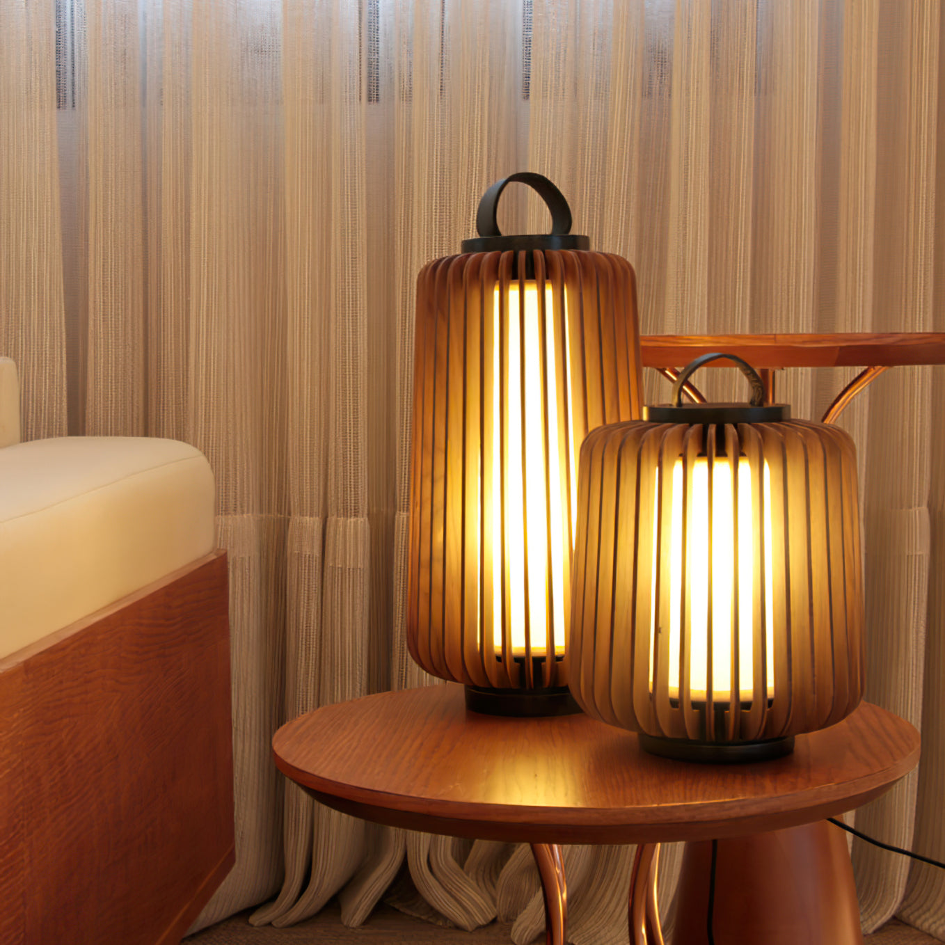 TimberGlow™ Legno Outdoor Tischleuchte – Wiederaufladbare LED-Außenlampe aus Edelstahl & Holz für Terrasse & Garten