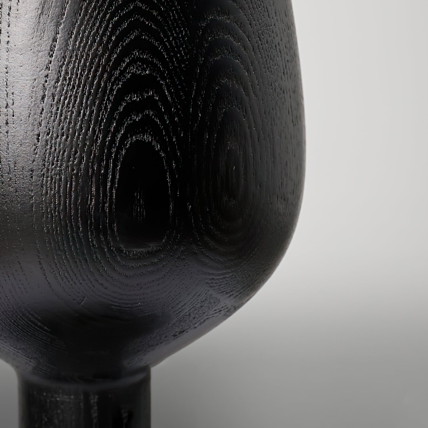 TidalAura™ Tischlampe – Designer-Holzlampe mit strukturiertem Stoffschirm & warmem Licht