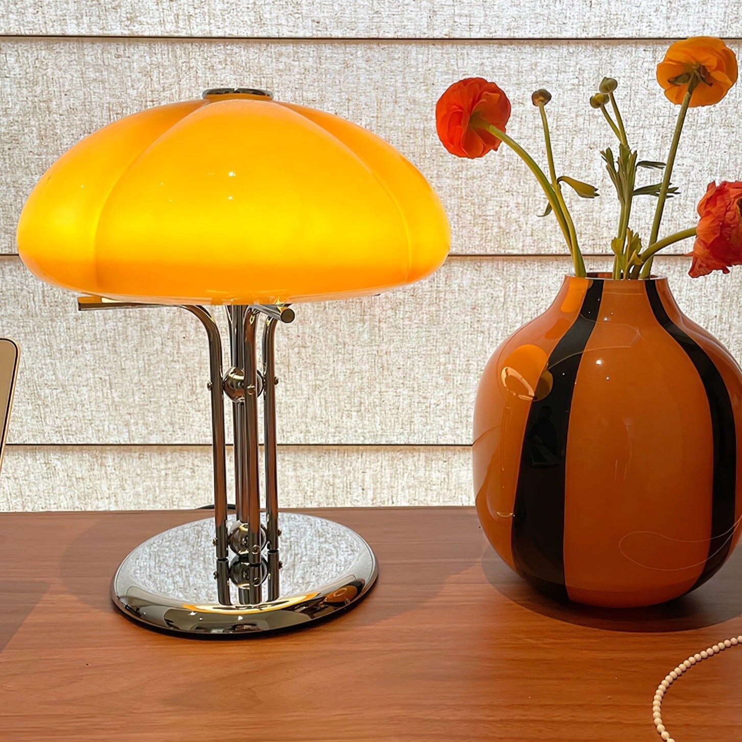 GlowMushroom™ Tischlampe – Bauhaus Design-Leuchte aus Glas mit warmem Amber-Licht
