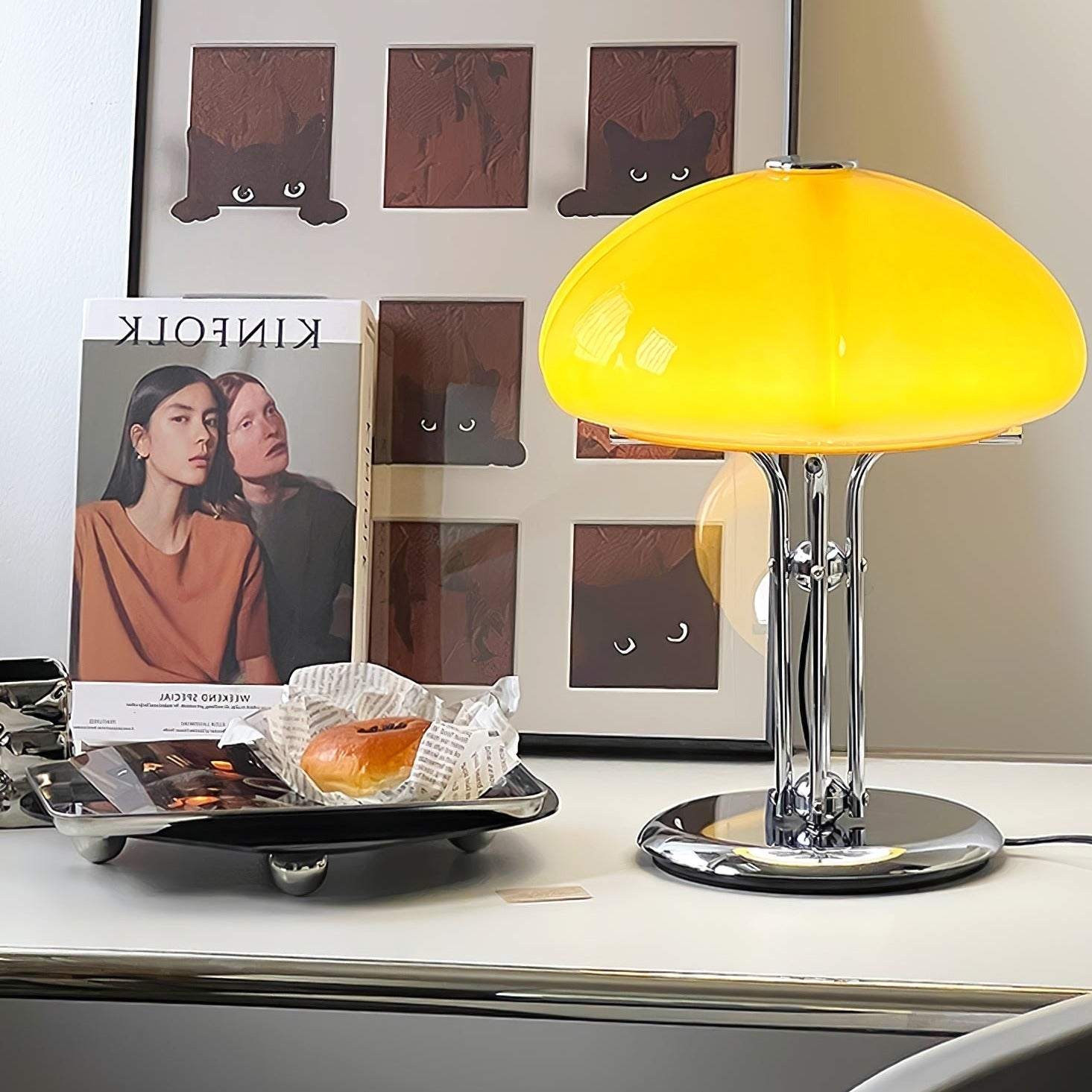 GlowMushroom™ Tischlampe – Bauhaus Design-Leuchte aus Glas mit warmem Amber-Licht