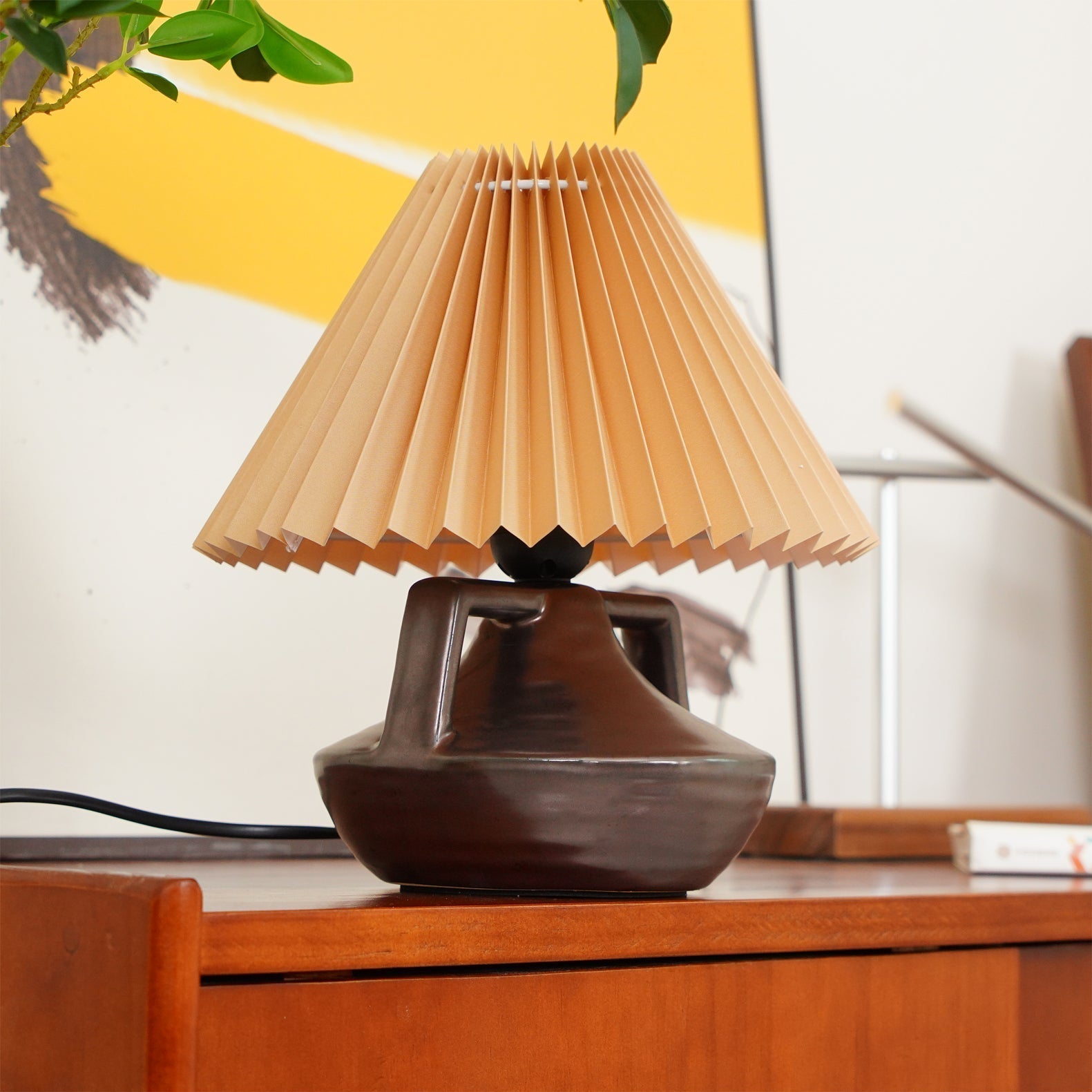GentleNavia™ Tischlampe – Elegante Designlampe mit plissiertem Stoffschirm & warmem Licht