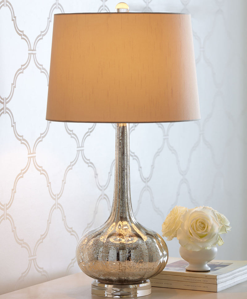 PureGlow™ Tischlampe – Elegante Keramik-Designlampe mit weißem Stoffschirm