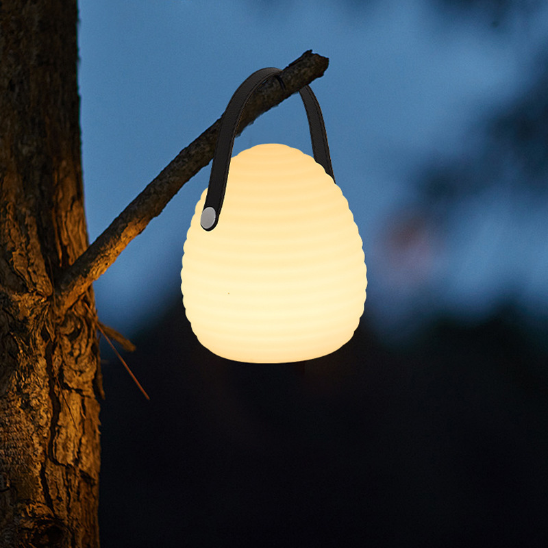 Modern Outdoor Lantern™ – Elegante LED-Außenlaterne mit Fernbedienung & 16 Farben