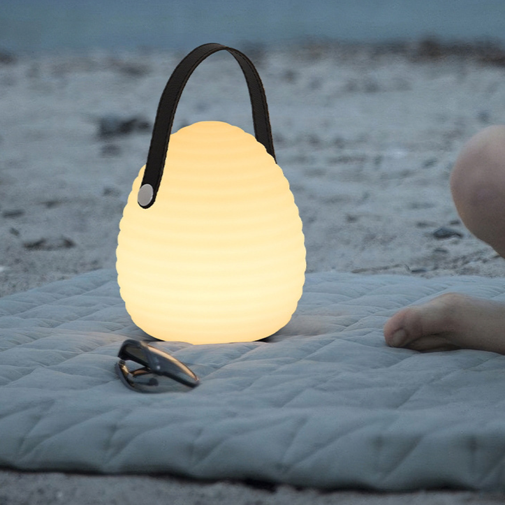 Modern Outdoor Lantern™ – Elegante LED-Außenlaterne mit Fernbedienung & 16 Farben