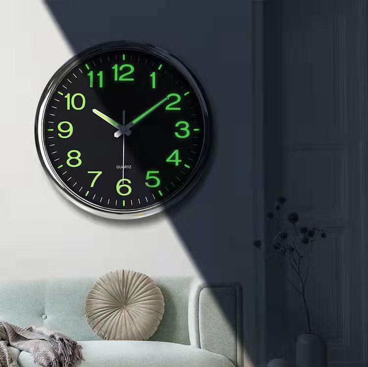 HaloClock™ – Moderne hinterleuchtete & geräuschlose Wanduhr