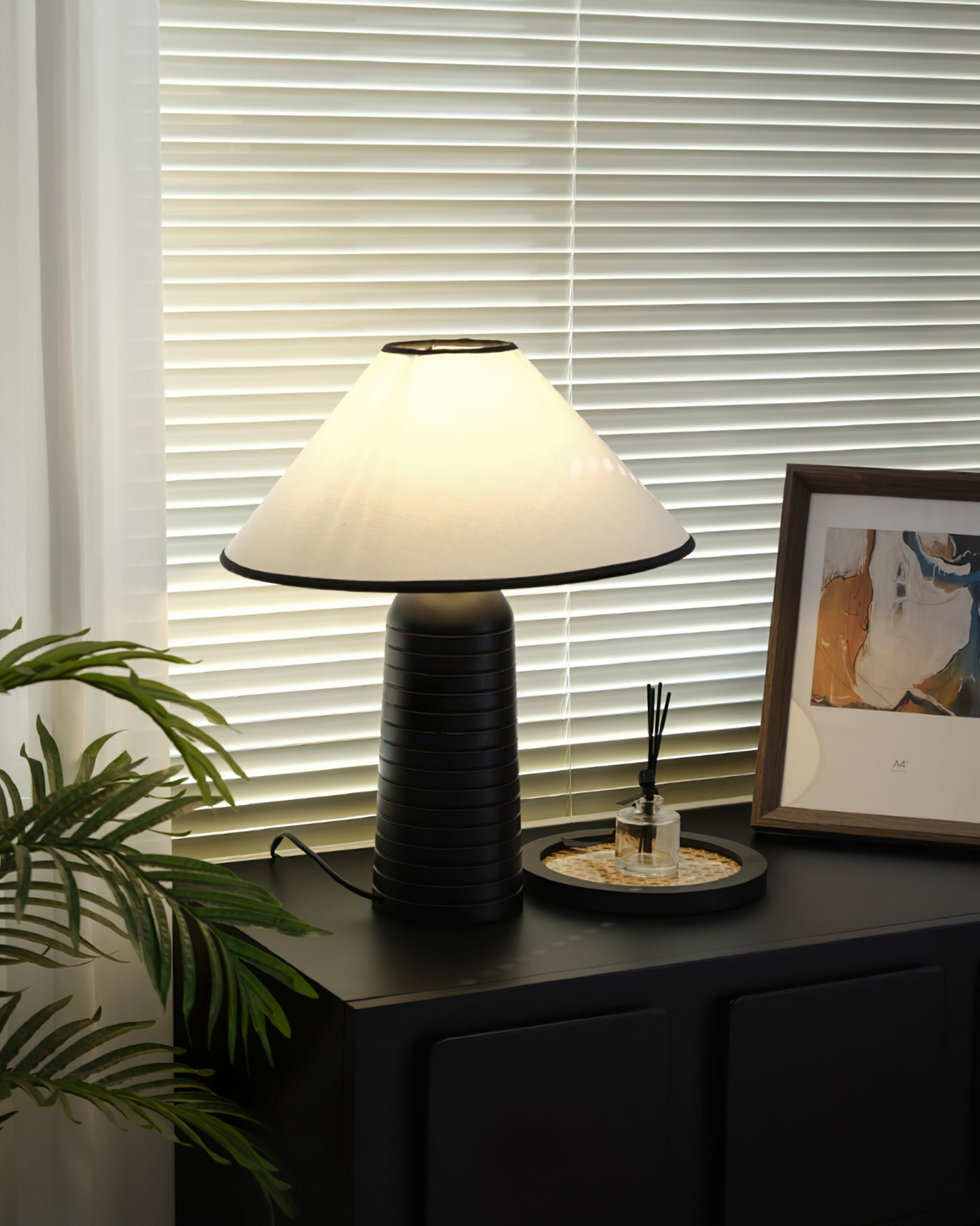 LuxePalisades™ Tischlampe – Geometrische Holz-Designlampe mit Stoffschirm & warmem Licht