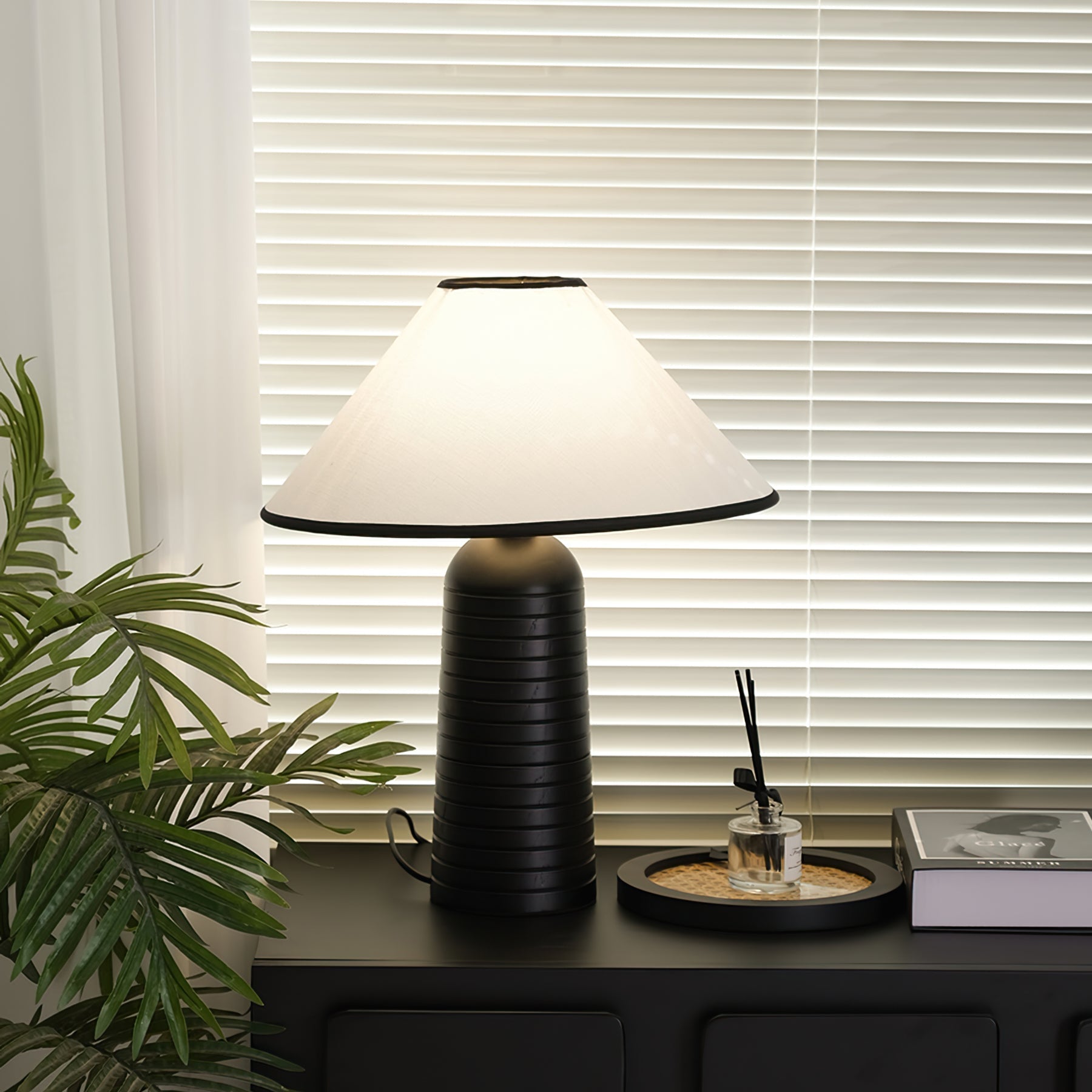 LuxePalisades™ Tischlampe – Geometrische Holz-Designlampe mit Stoffschirm & warmem Licht
