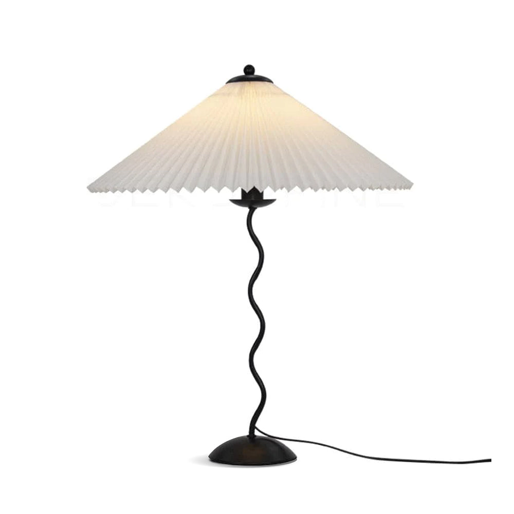 LuxeFold™ Tischlampe – Design-Leuchte mit plissiertem Schirm & Holzfuß