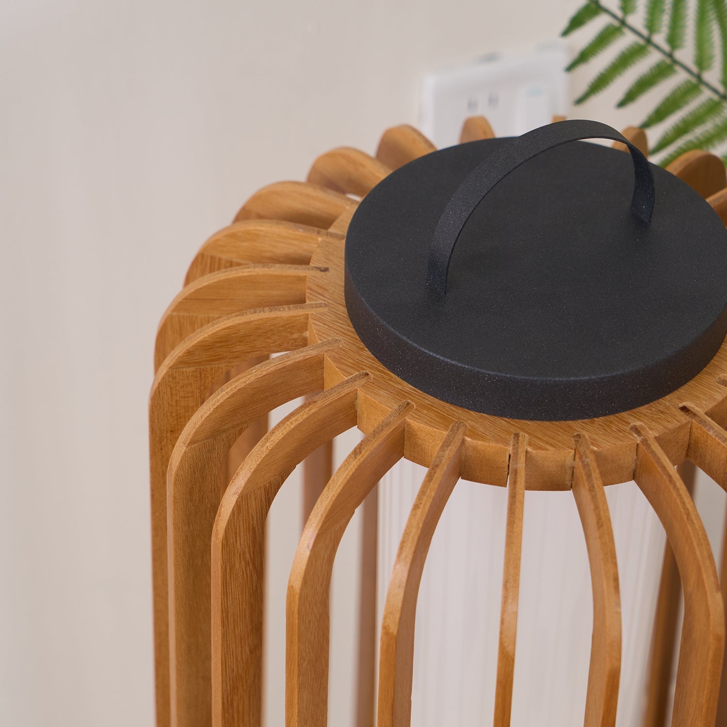 TimberGlow™ Legno Outdoor Tischleuchte – Wiederaufladbare LED-Außenlampe aus Edelstahl & Holz für Terrasse & Garten