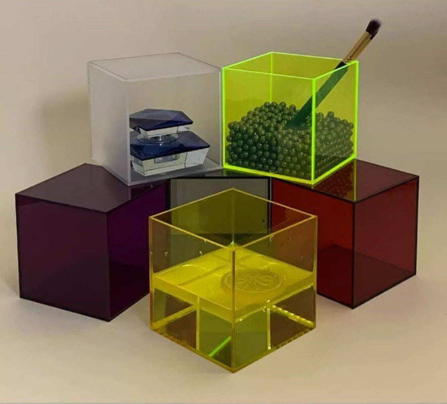 PrismBox™ – Farbige Acryl Display- & Aufbewahrungsbox für stilvolle Organisation