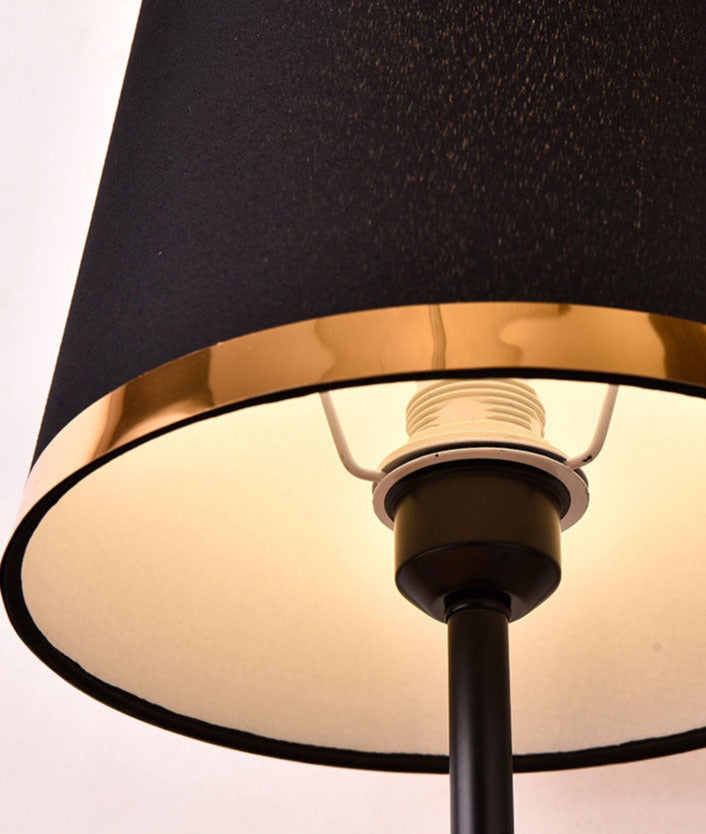 NoirBeam™ Elegante Tischleuchte in Gold & Schwarz – Moderne LED-Lampe für stilvolle Wohnräume