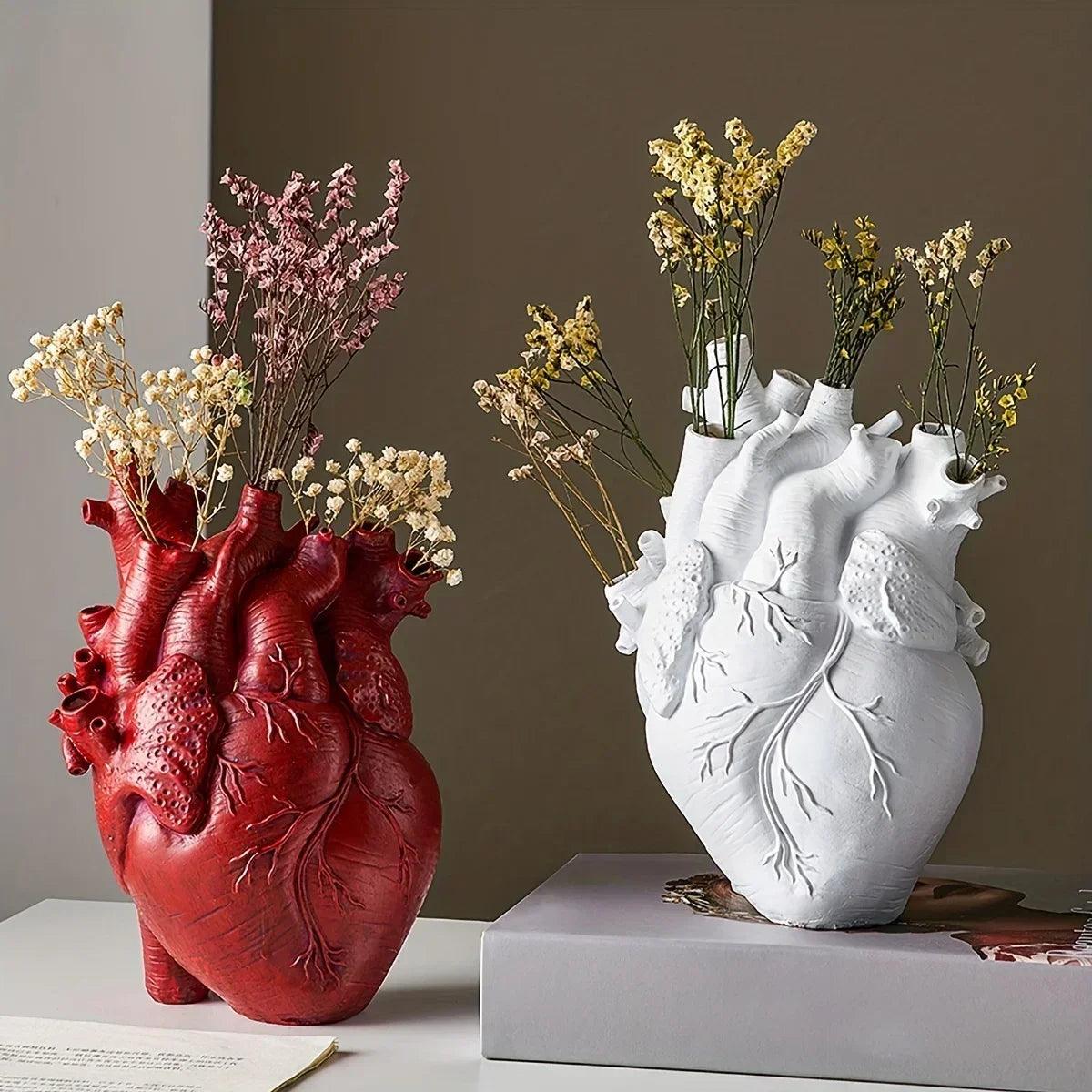 LoveAura™ – Herzförmige Design-Vase aus Resin für stilvolle Wohnakzente