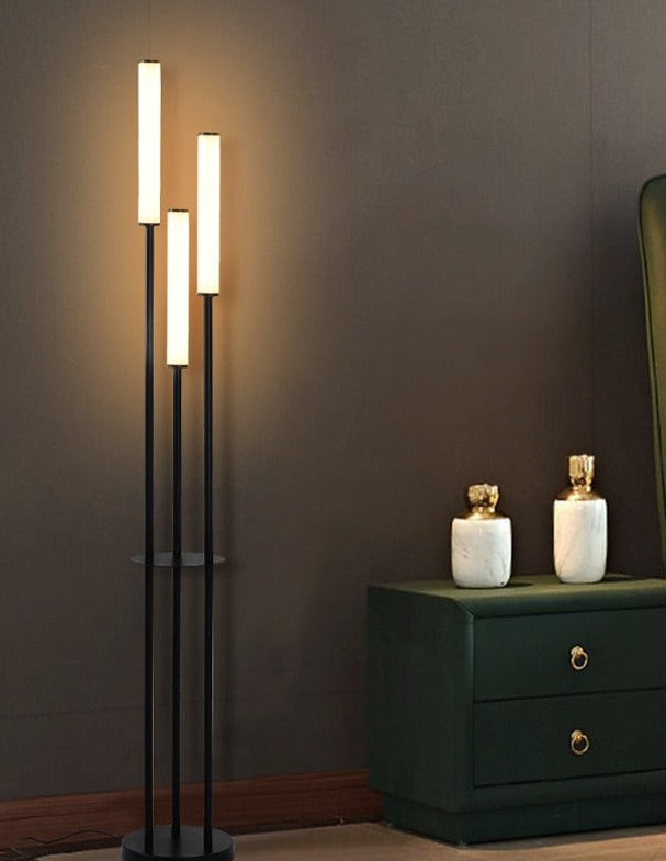 GlowRack™ LED Stehlampe mit Regal – Dimm­bare Aluminium-Bodenleuchte mit Ablage & Fernbedienung
