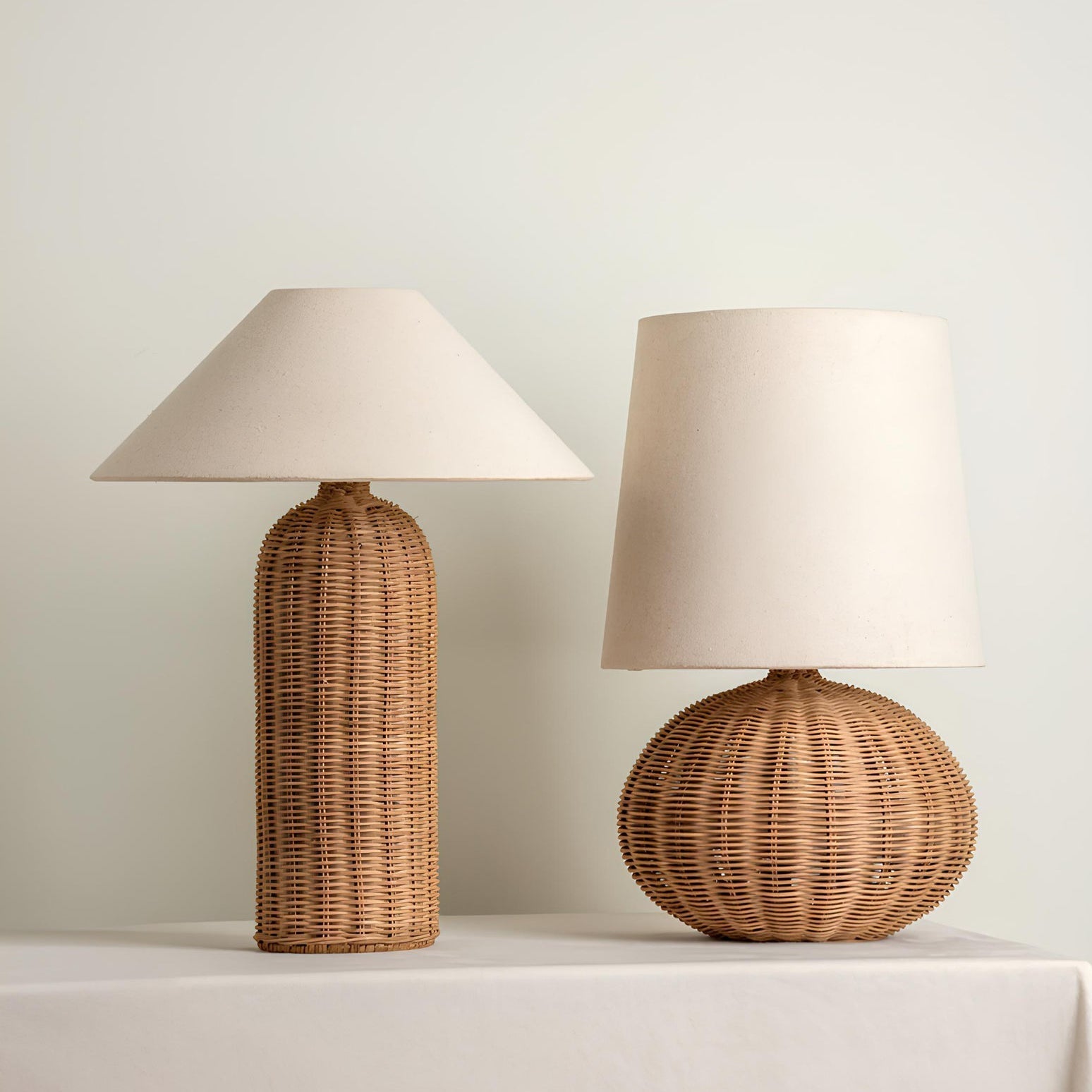 FinleyLuxe™ Tischlampe – Natürliche Rattan-Designlampe mit Stoffschirm & warmem Licht