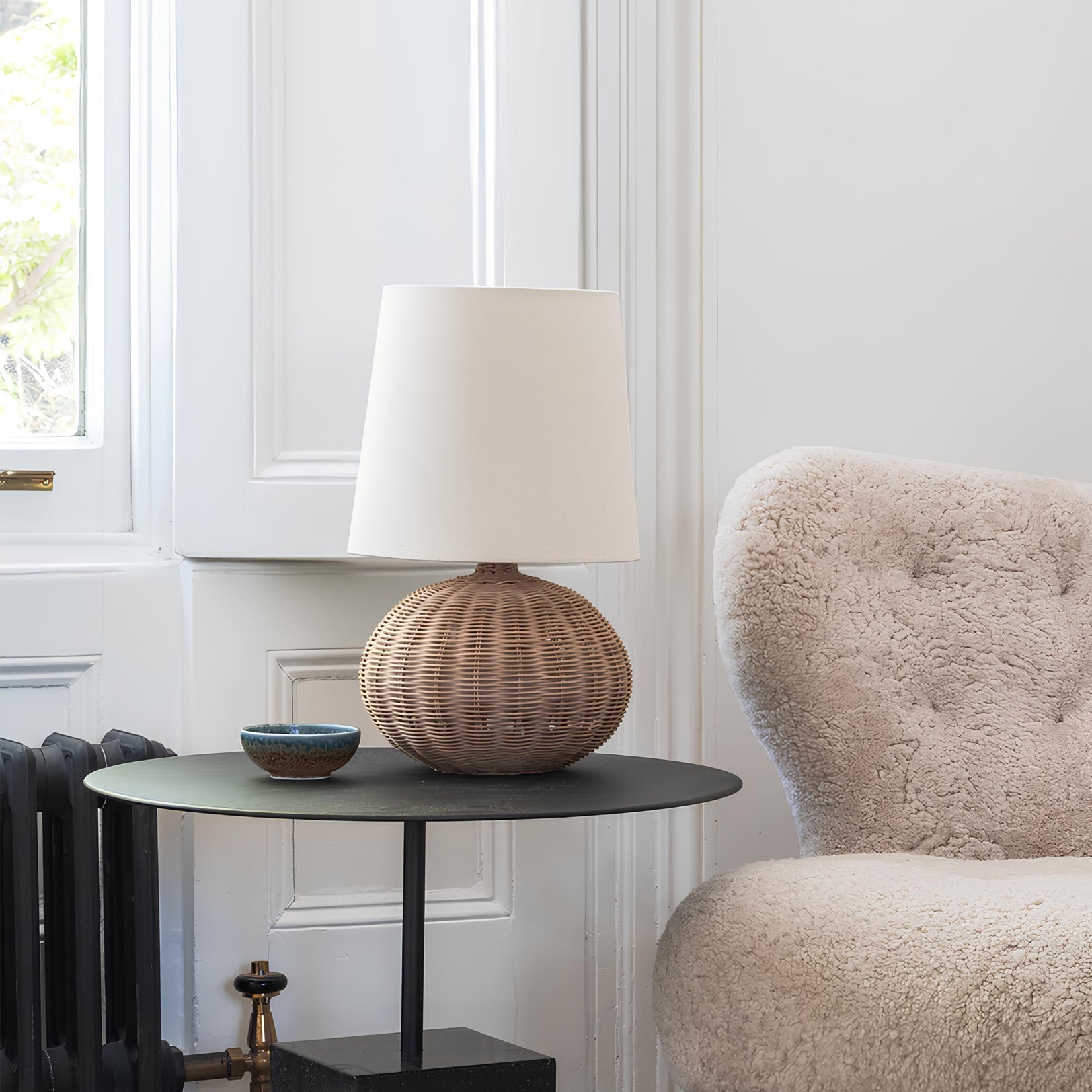 FinleyLuxe™ Tischlampe – Natürliche Rattan-Designlampe mit Stoffschirm & warmem Licht