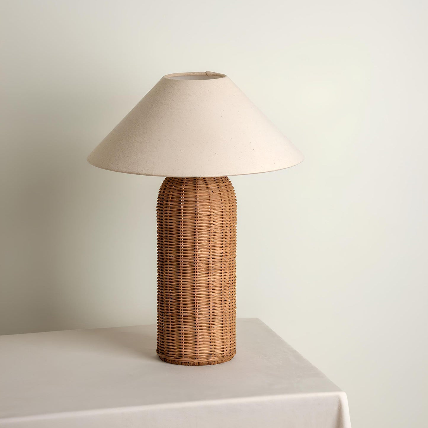FinleyLuxe™ Tischlampe – Natürliche Rattan-Designlampe mit Stoffschirm & warmem Licht