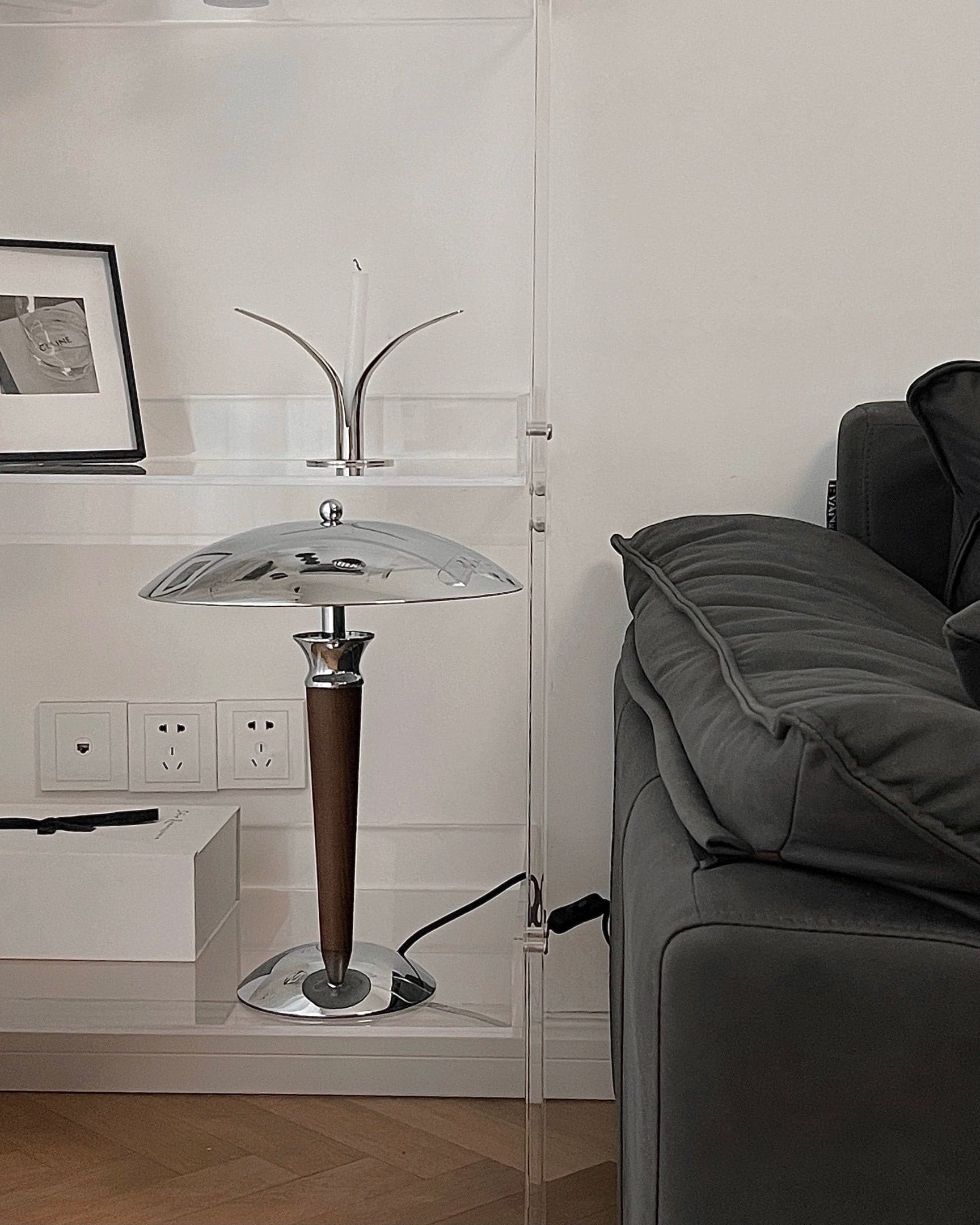 MinimalGlow™ Tischlampe – Skandinavische Design-Leuchte mit Holzdetails & sanftem Licht