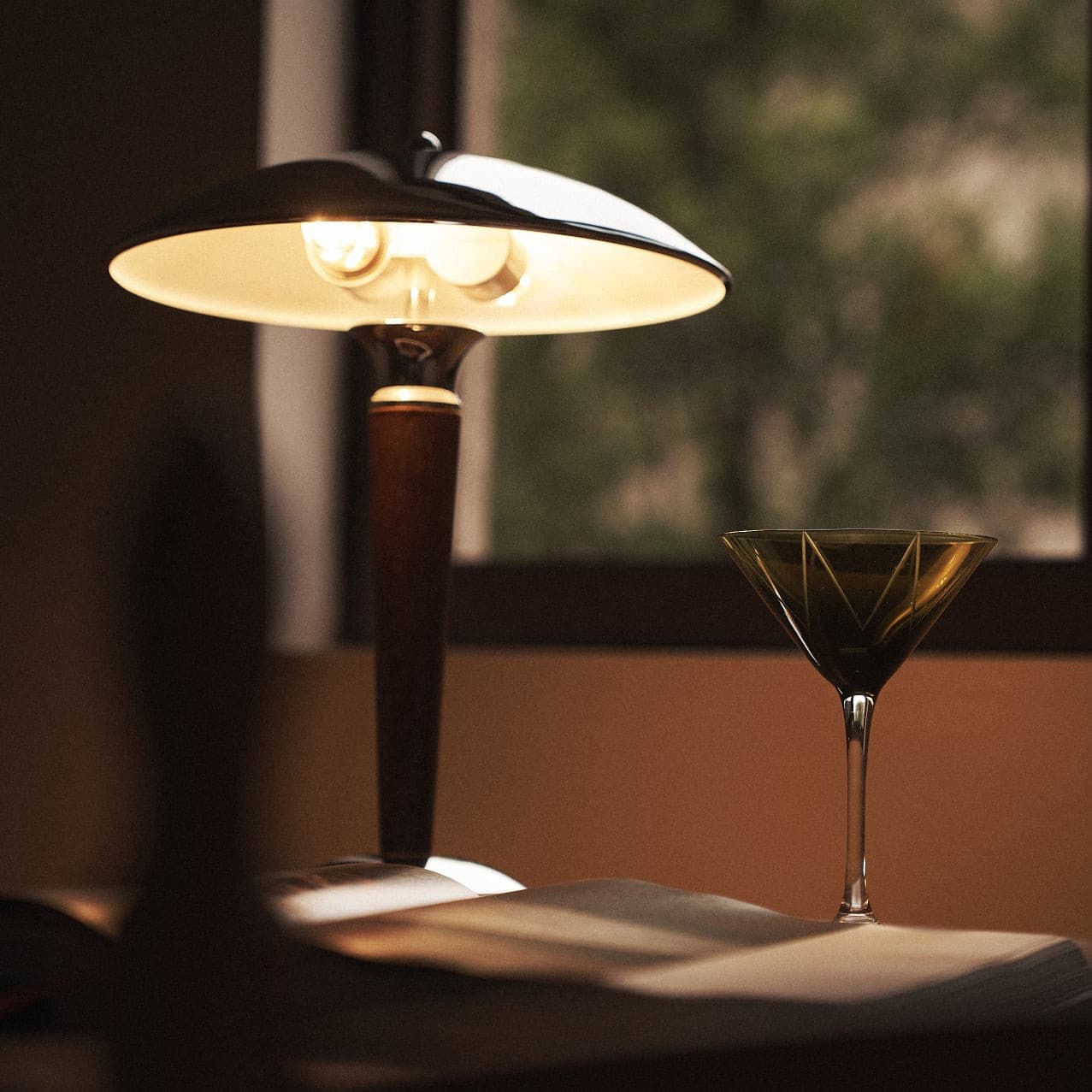 MinimalGlow™ Tischlampe – Skandinavische Design-Leuchte mit Holzdetails & sanftem Licht