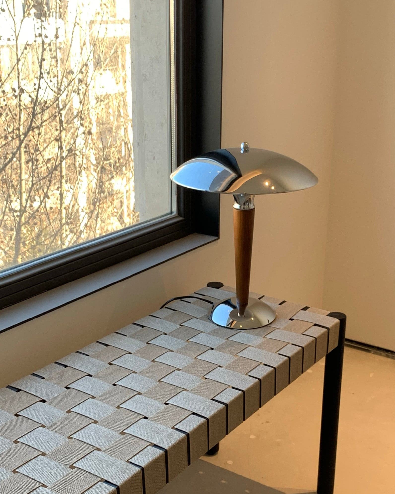 MinimalGlow™ Tischlampe – Skandinavische Design-Leuchte mit Holzdetails & sanftem Licht