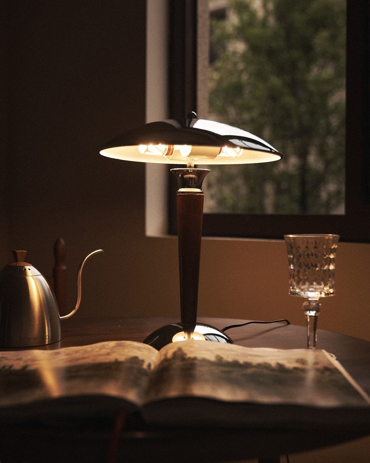 MinimalGlow™ Tischlampe – Skandinavische Design-Leuchte mit Holzdetails & sanftem Licht