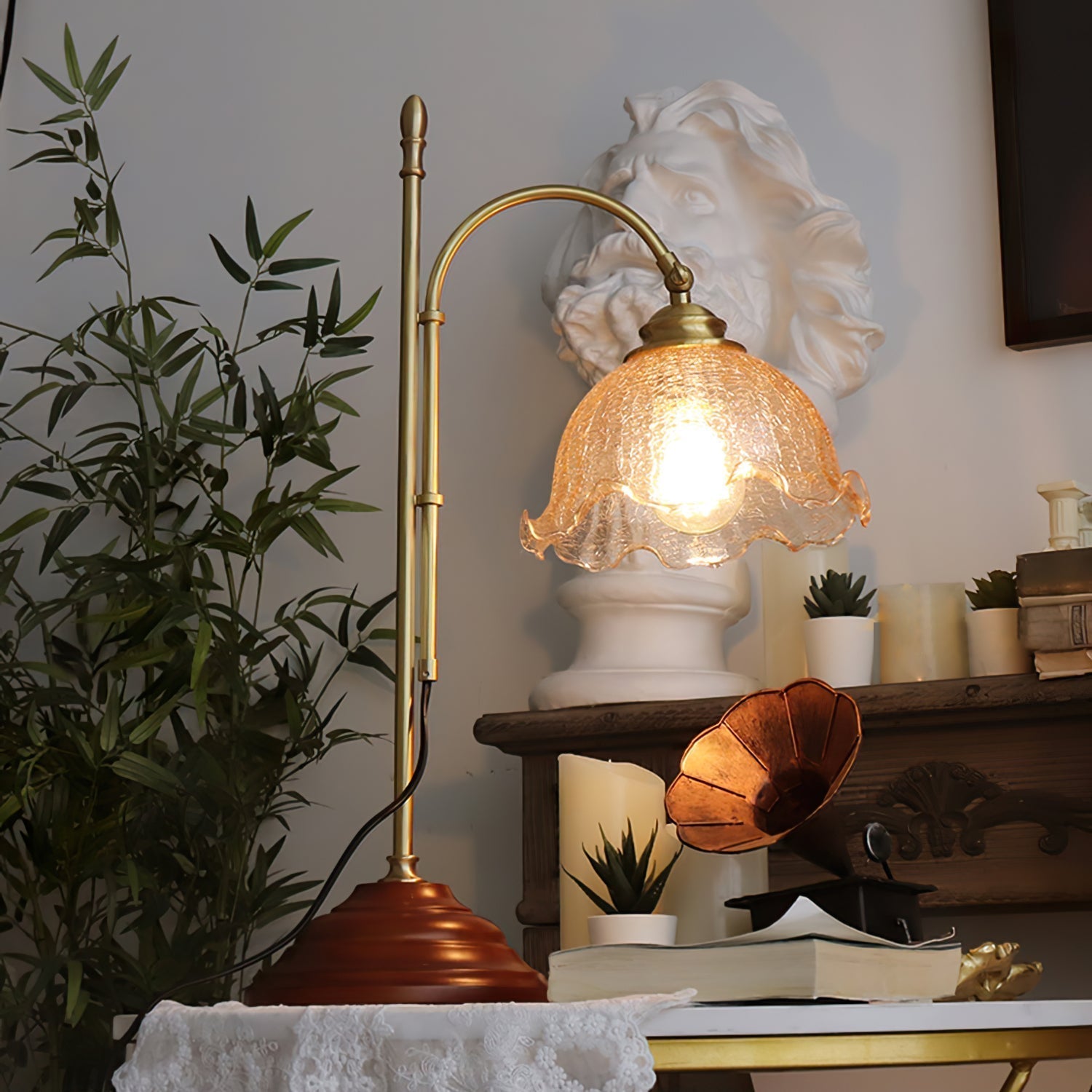 AgedRadiance™ Tischlampe – Vintage Design Lampe mit Patina-Glas & warmem Licht