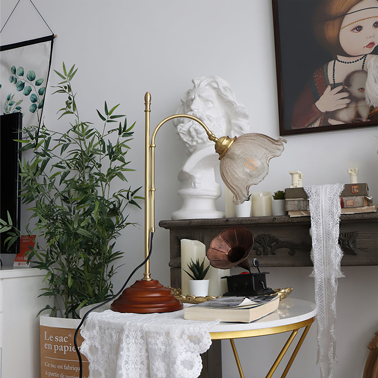 AgedRadiance™ Tischlampe – Vintage Design Lampe mit Patina-Glas & warmem Licht