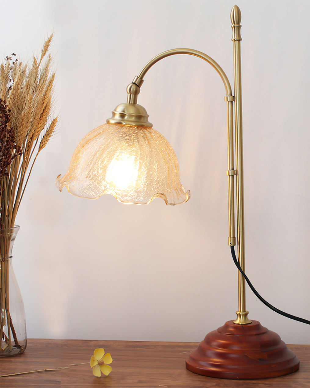 AgedRadiance™ Tischlampe – Vintage Design Lampe mit Patina-Glas & warmem Licht