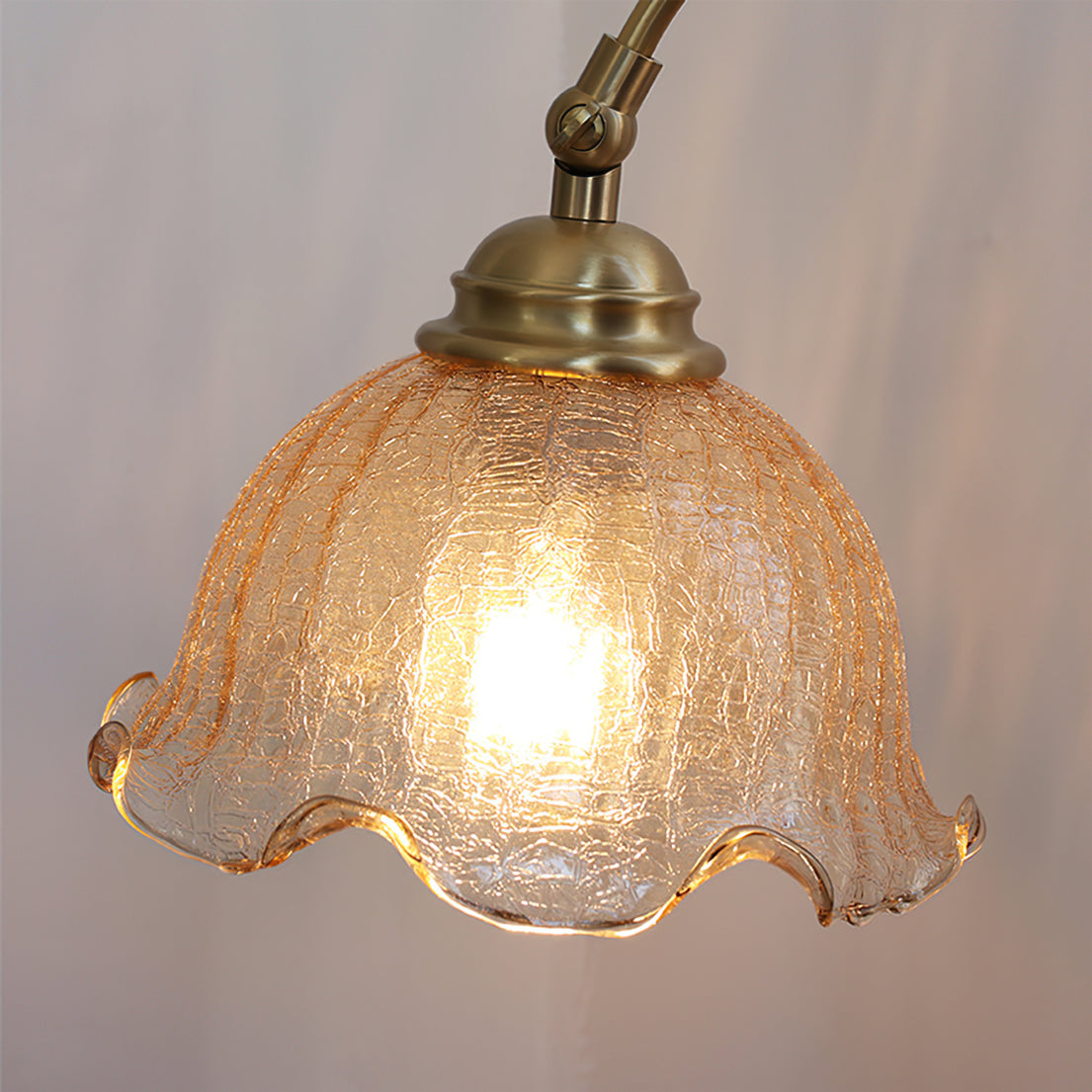 AgedRadiance™ Tischlampe – Vintage Design Lampe mit Patina-Glas & warmem Licht