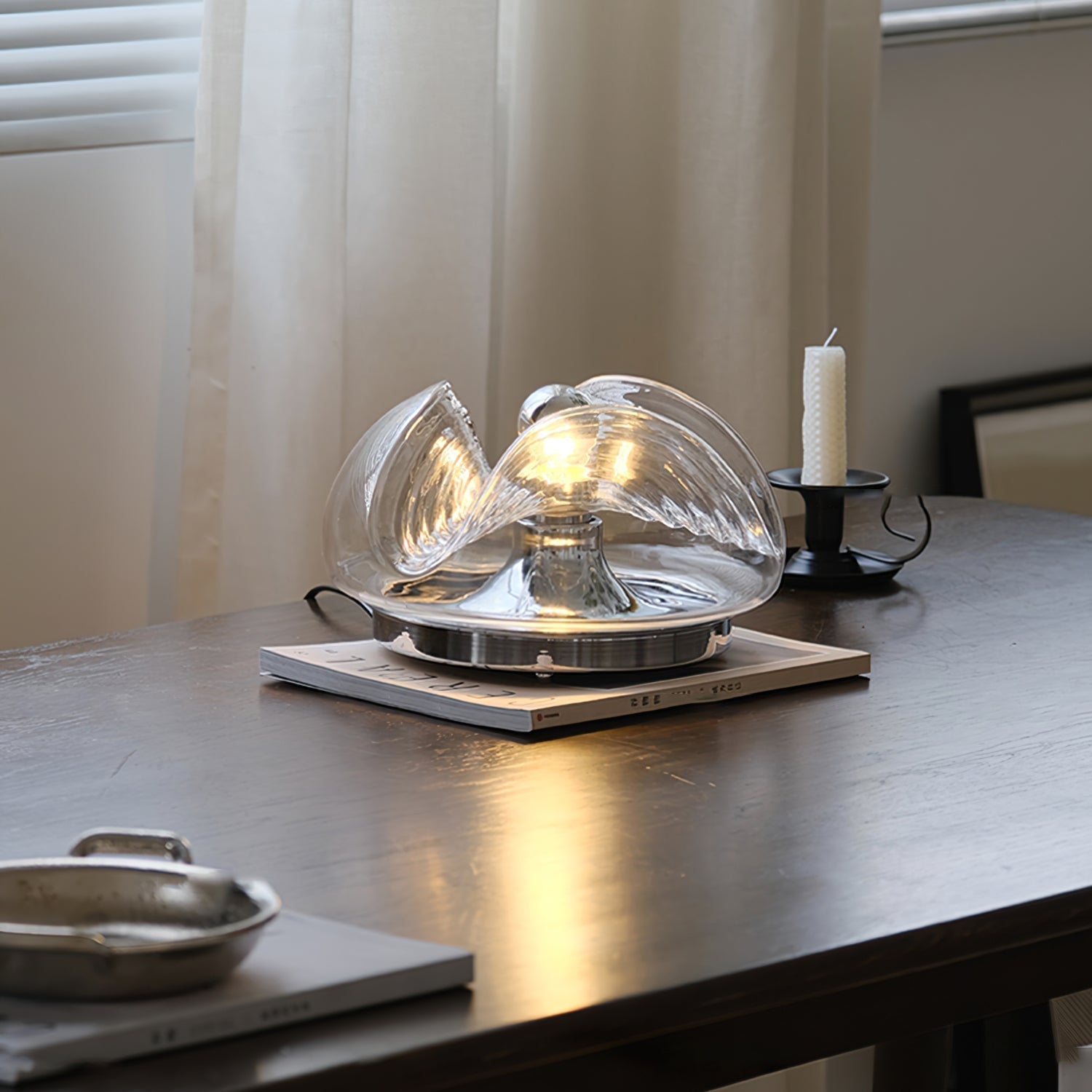 WaveBeam™ Tischlampe – Elegante Design-Leuchte mit sanftem Wellenlook