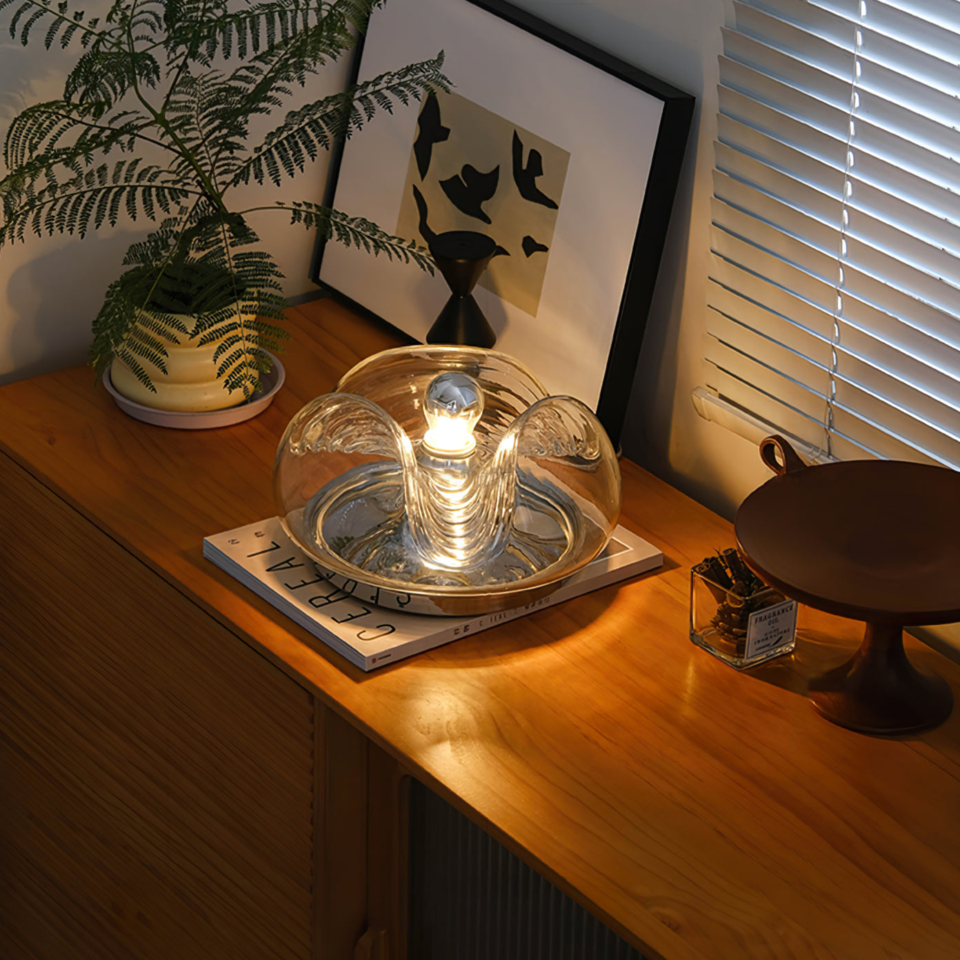 WaveBeam™ Tischlampe – Elegante Design-Leuchte mit sanftem Wellenlook