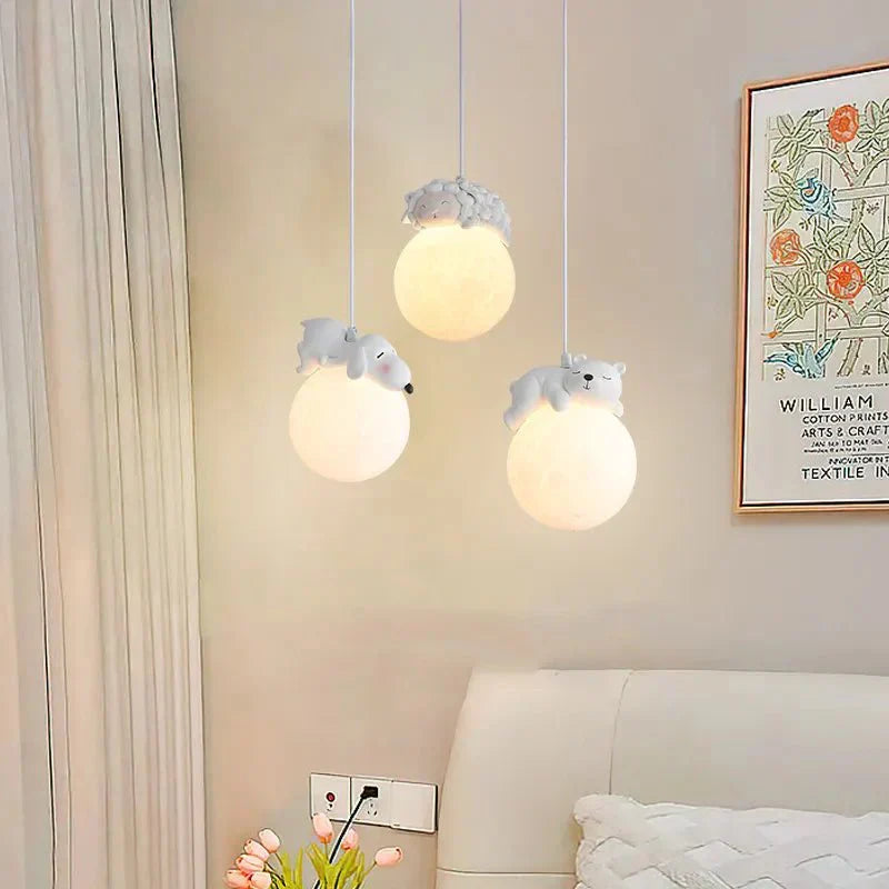LunarBeam™ Kinderzimmer Pendelleuchte – Mondlampe mit schlafendem Tier & LED-Licht